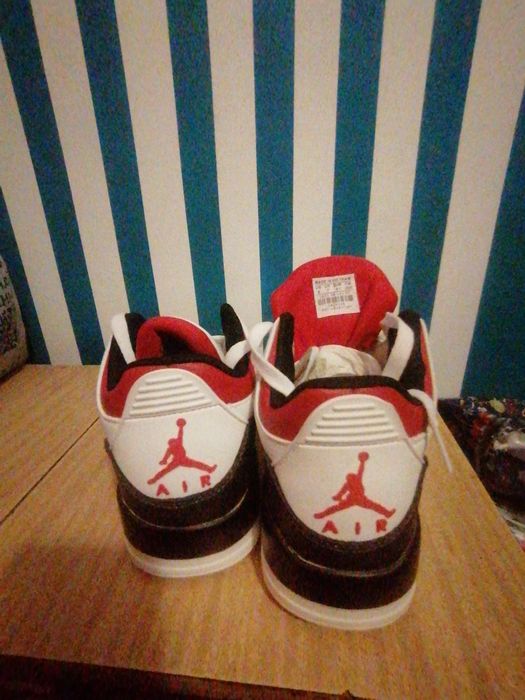 Продаю кроссовки