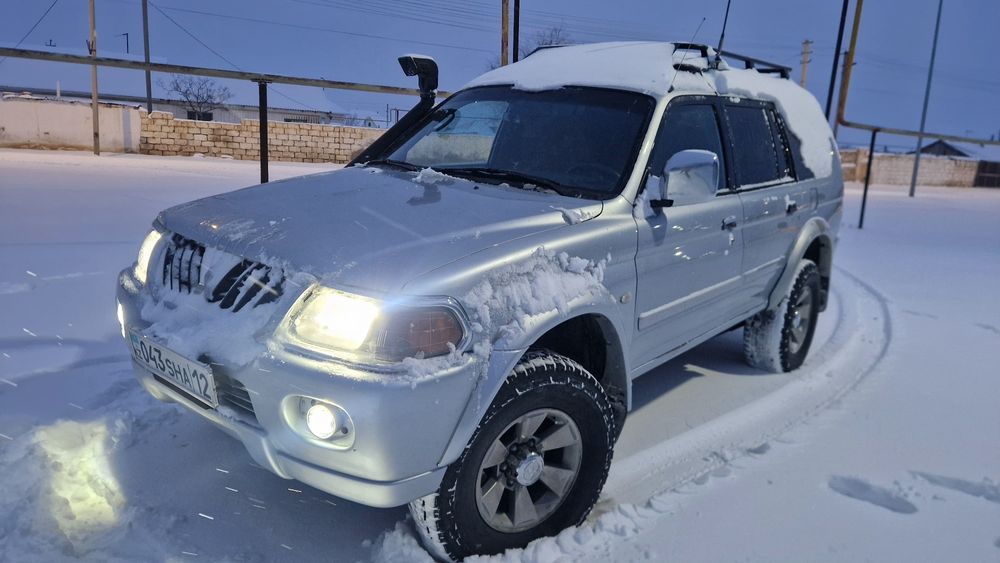 Машина Misubishi nativa