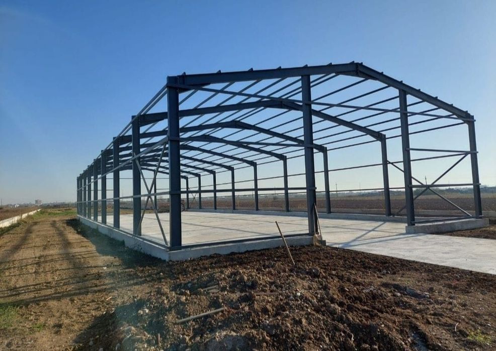 Vând containere modulare și hala metalica