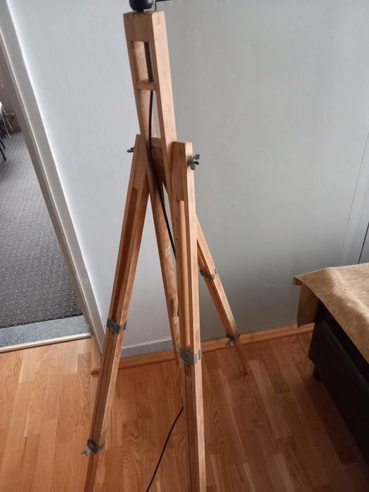 Vând lampă de podea reglabilă