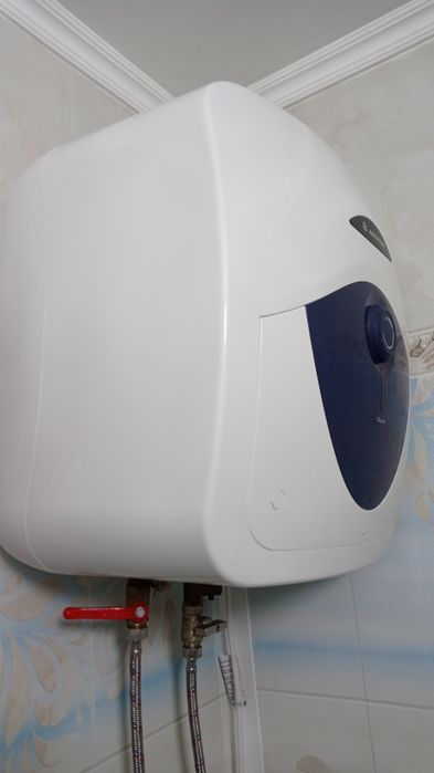 Водонагреватель  ARISTON