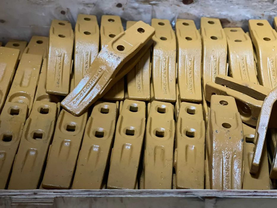 Dinti de cupa buldoexcavatoare Komatsu centrali