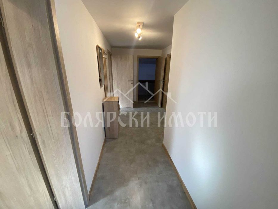 Мансарден Новообзаведен тристаен апартамент