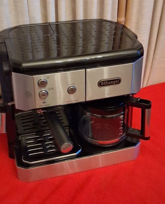 Espressor/cafetieră De'Longhi.