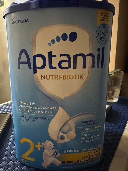 Vand 4 cutii de lapte praf Aptamil 2-3 ani