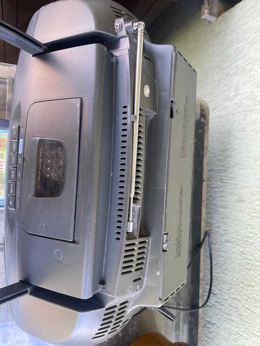 Vând radio JVC RC-QS10BK radio CD casetofon portabil – radio funcțional, numai 100 lei