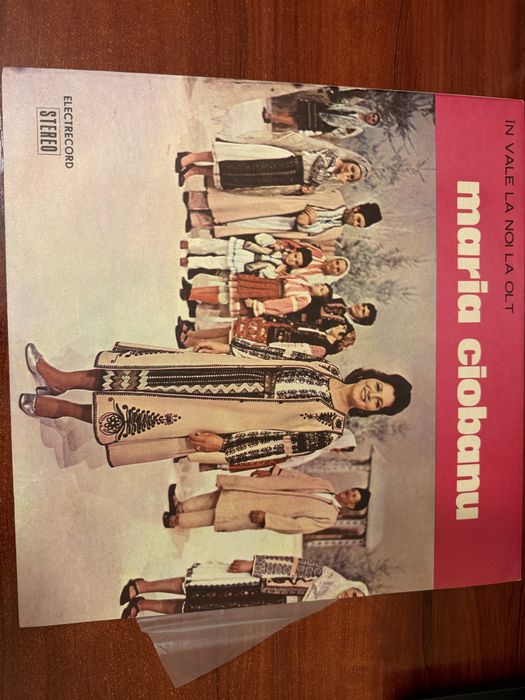 Vând colecție de discuri de vinil