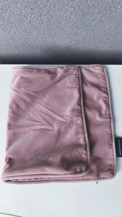 Fata perna decor, culoare roz , material catifelat