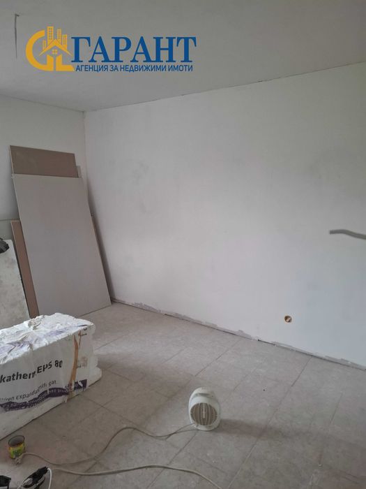 Недвижими имоти "Гарант", продава къща в с.  Кошарите, община Радомир.