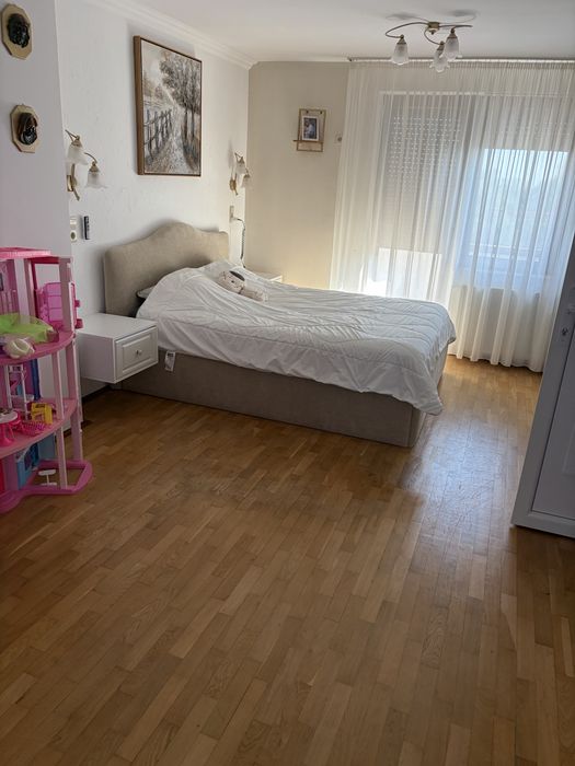 Apartament 3 camere central langa liceul economic mai exact piata romana d1