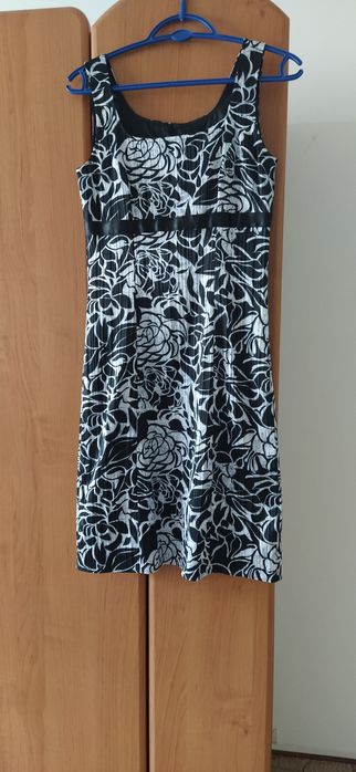 Vand rochii de ocazie