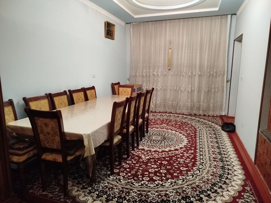 Продается стол со стульями