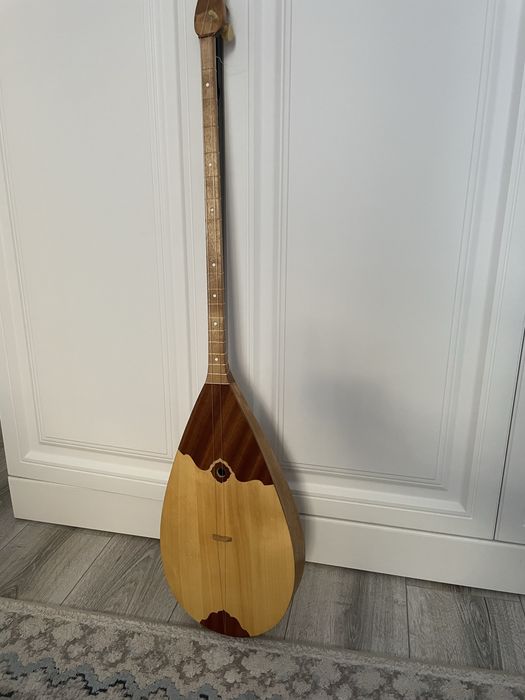 Домбыра в отличном состоянии + чехол