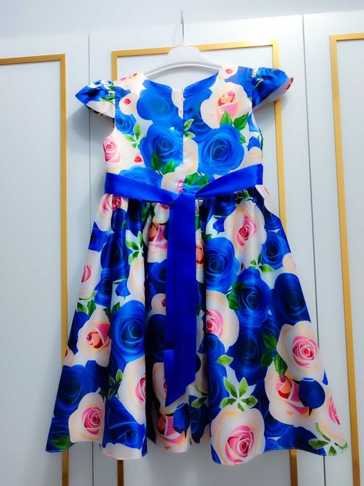 Продаю детское платье в отличном состоянии