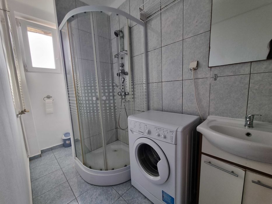 Apartament cu 2 Camere Decomandate - Foarte Aproape de Facultati