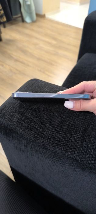 Продавам като нов, Iphone 13 pro