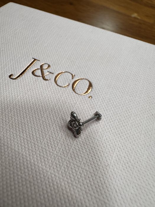 14K Solid Gold Single Bee Flat Back Earring – White Gold
