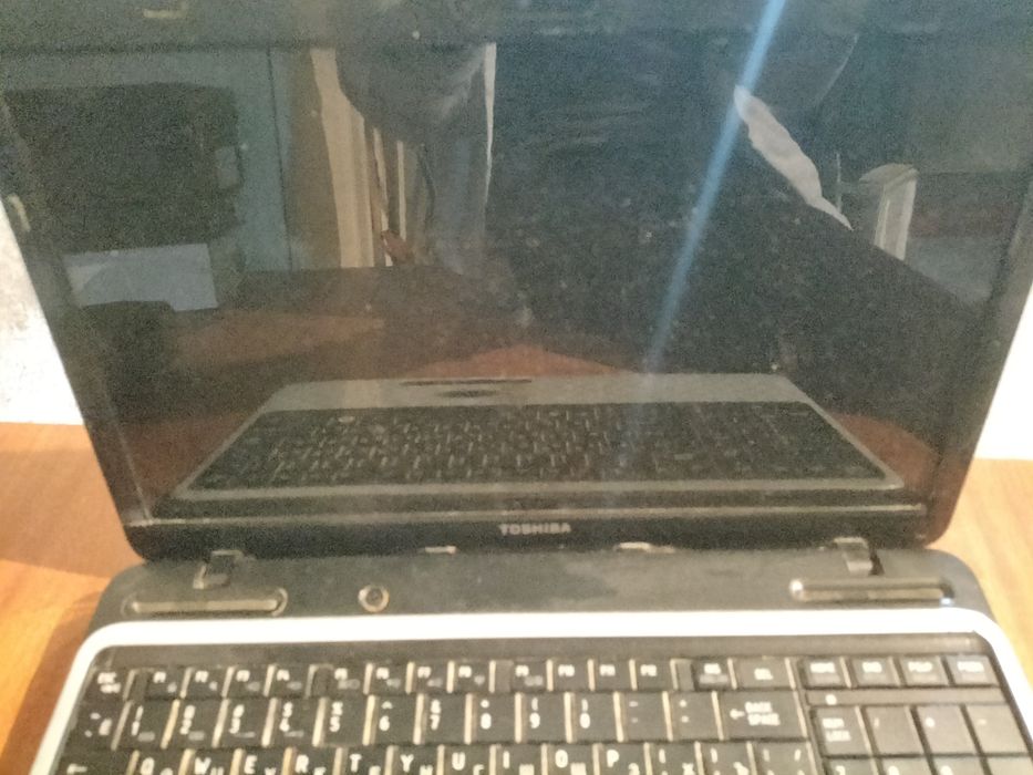 Ноутбук TOSHIBA.