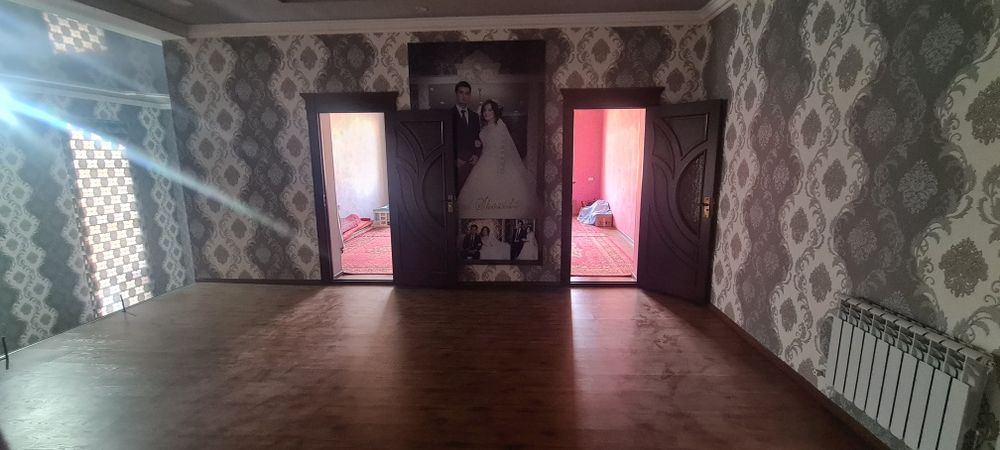 Урган ш. (Спутник) Навруз махалласида, йул буйида жойлашган турар жой