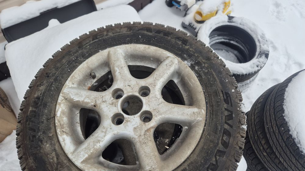 Продам диск с шинами шипы