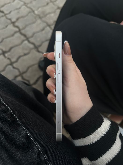 iPhone 13 в отличном состоянии