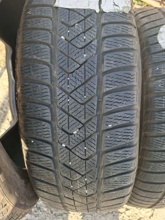 Продам шины 215/50/18 пирелли
