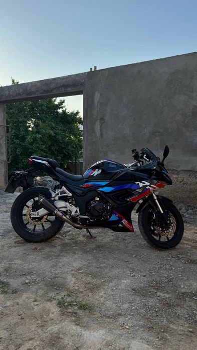 Moto 400 kub sotiladi