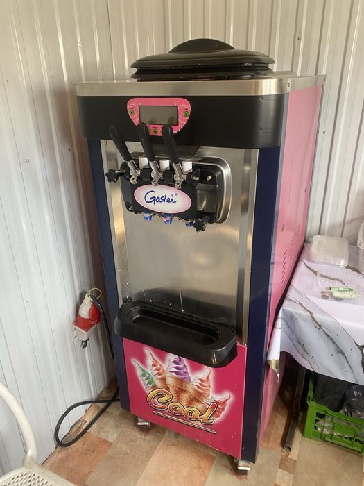 Мороженный аппарат , фризер для мороженого