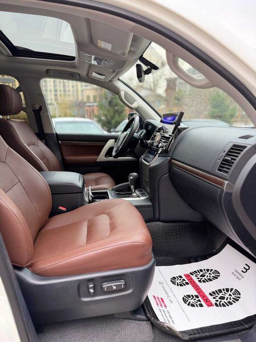 Sotuvda Toyota Land Cruiser 200