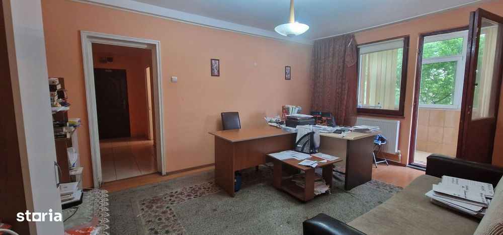 Trei camere etajul 1 , apartament Central.