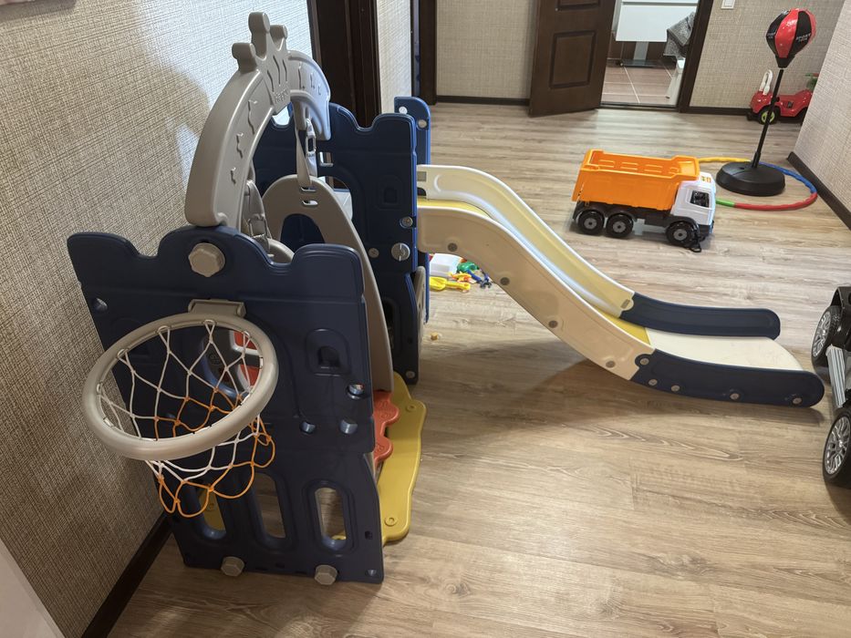 Детская горка и качеля