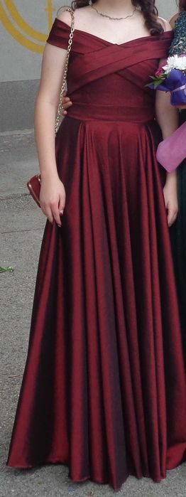 Бална рокля Piyamor с уникално преливащ се цвят бордо, размер M