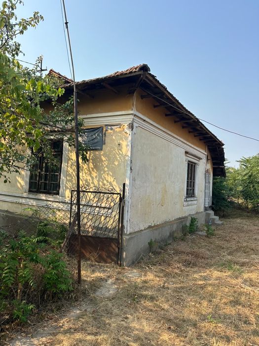 Teren si casa comuna Leu