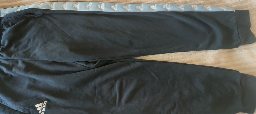 Pantaloni trening