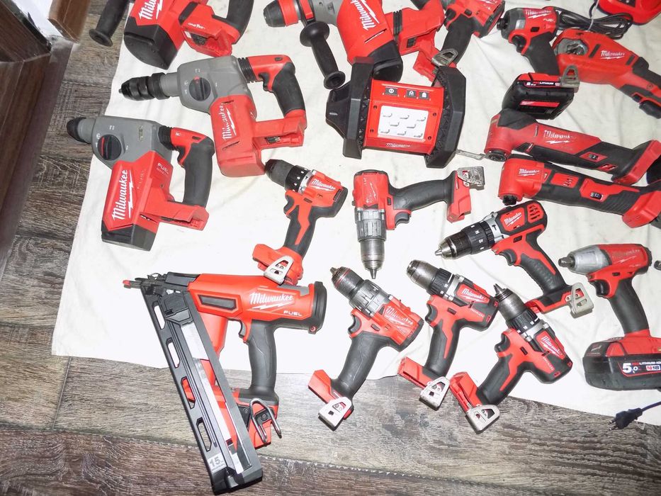 Scule Milwaukee 18V  si 12V , fierastrau M 12 FBS 64 , M 12 FJS