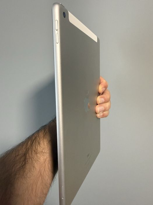 Ipad 9 Silver 64GB, WiFi и SIM! Отлично състояние.