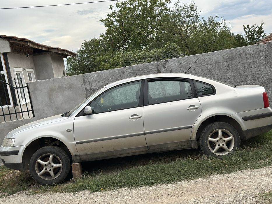Volkslagen passat на части