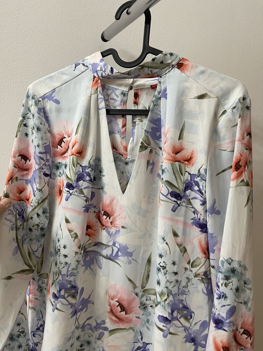 Bluza Guess, masura M, conditie foarte buna