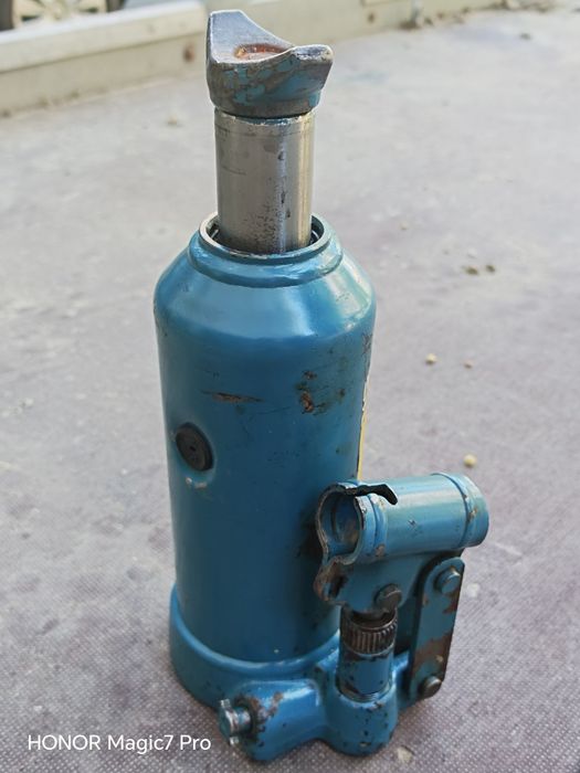 Cric hidraulic dubițe