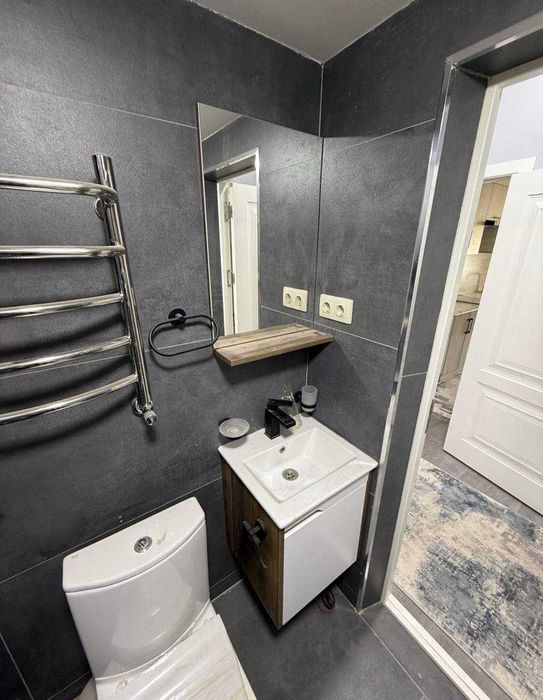 Сдаётся квартира в центре города Богшамол , срочно. В люкс состоянии