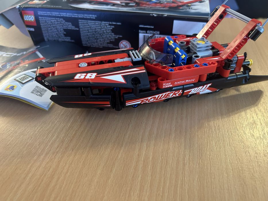 LEGO Technic 42089 Power Boat – complet cu cutie și instrucțiuni
