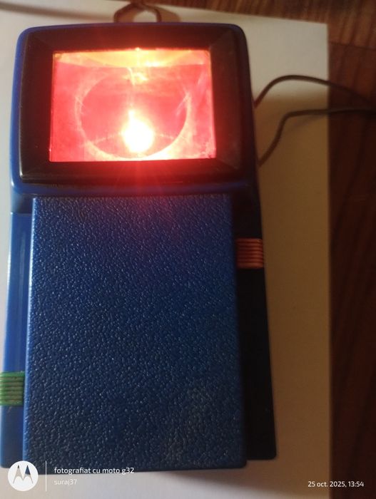 Lanterna CFR cu lumina roșie și verde