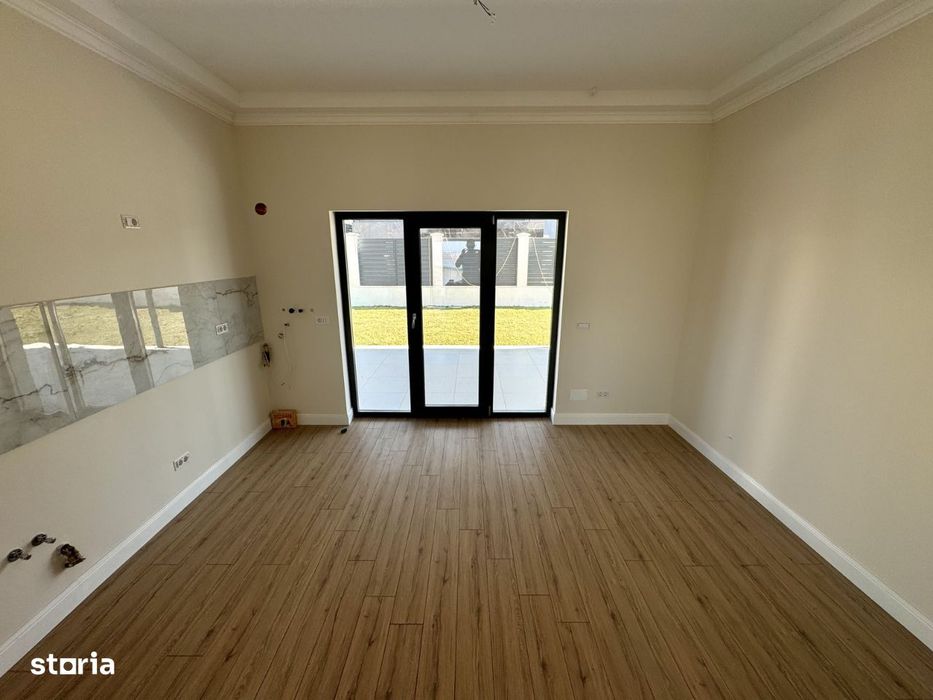 5 camere! CANALIZARE! Incalz in pard! Vila Tomesti