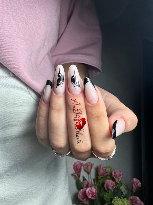 Manichiura!! Locuri libere la unghii