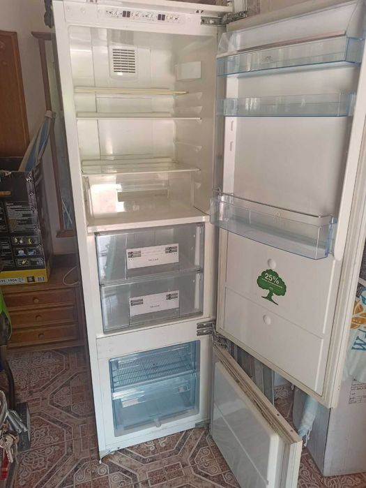 Продавам Electrolux Хладилник за вграждане