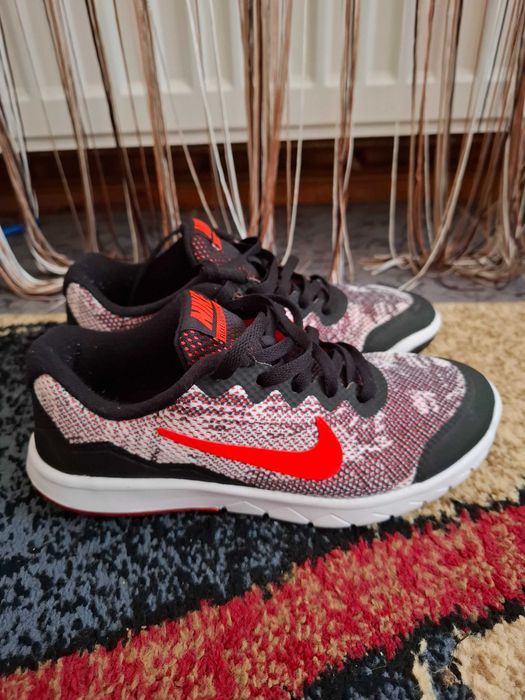 Adidași Nike, o purtare