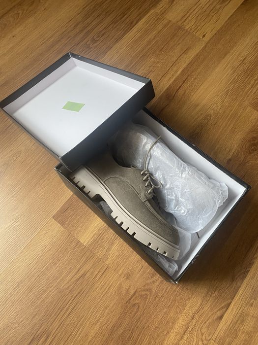 Продам ботинки осенние