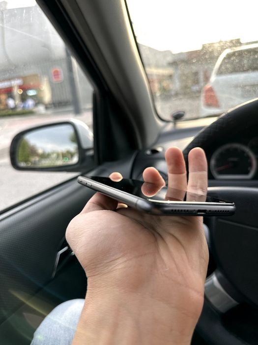 Iphone 11          .