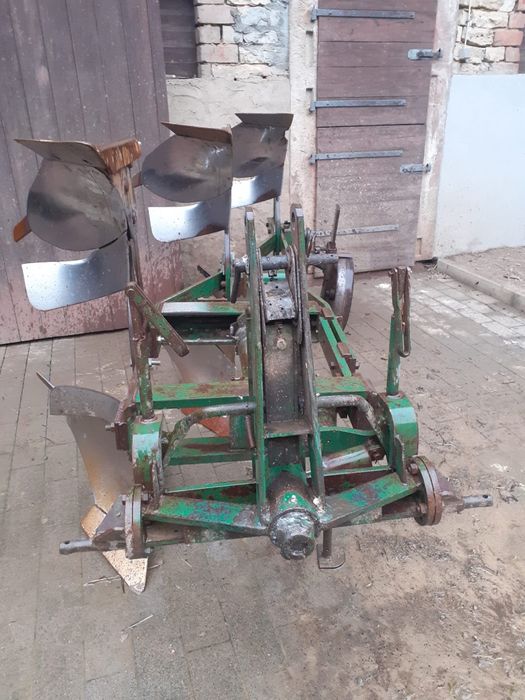 Plug 3 brazde reversibil automat Gassner