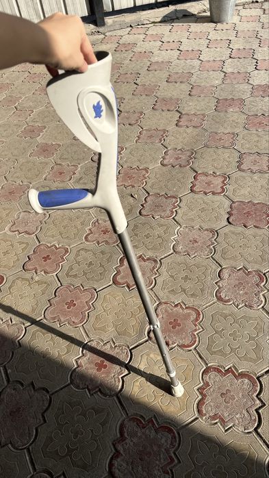 Костыль локтевой (канадка), регулируемый по высоте